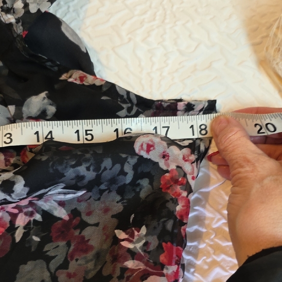 White House Black Market Floral Tie Neck Halter Top Blouse Lined Chiffon Size 2P - Picture 6 of 6